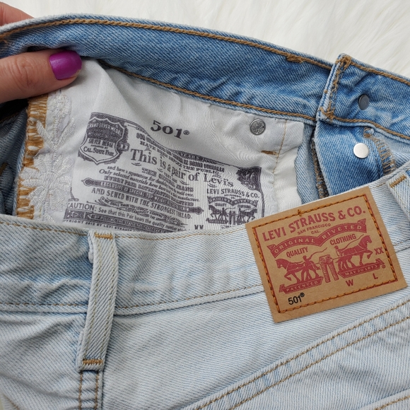 Levis 501 Embroidered Shorts Frayed Hem - Picture 7 of 8